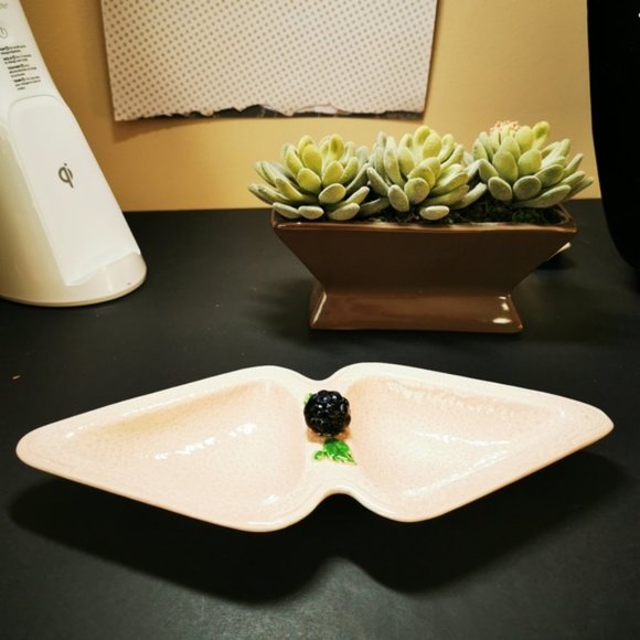 Vintage SylvaC Pottery Pink Triangular Dish with Blackberry Finial - Picture 12 of 16